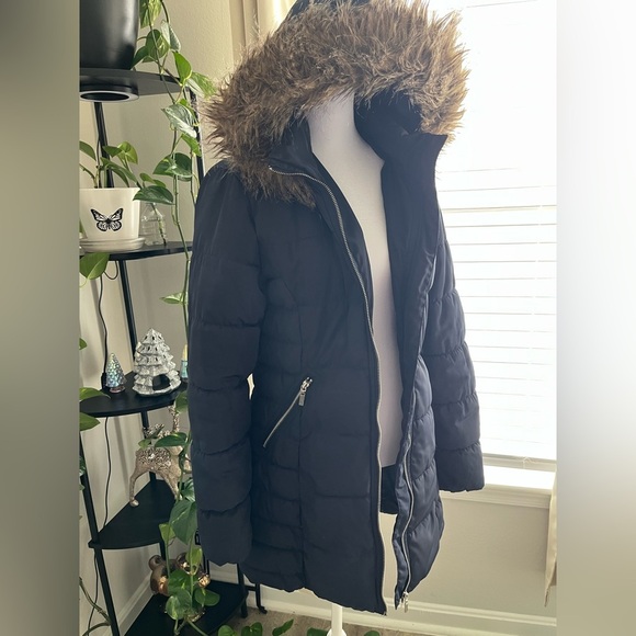 H&M Women's Navy Puffer Jacket with Faux Fur Trim - Picture 5 of 9